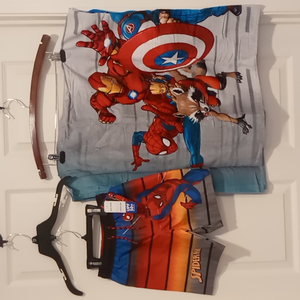 Marvel Spiderman Board Shorts and Avenger Hooded Towel Size 5/6 (2 piece set)